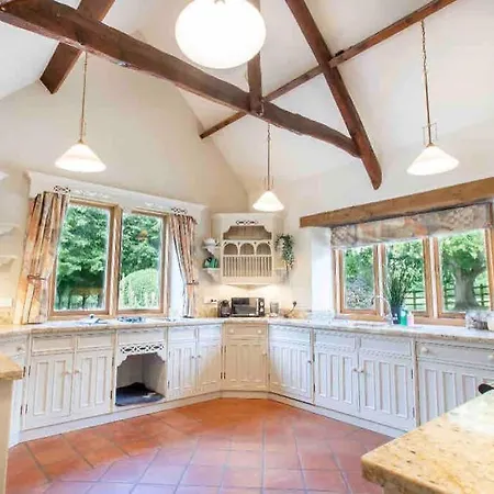 Holiday home Stunning Country Between & Bath Bristol