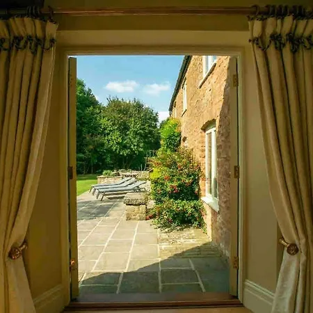 Stunning Country Between & Bath