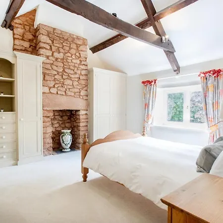 Stunning Country Between & Bath Holiday home