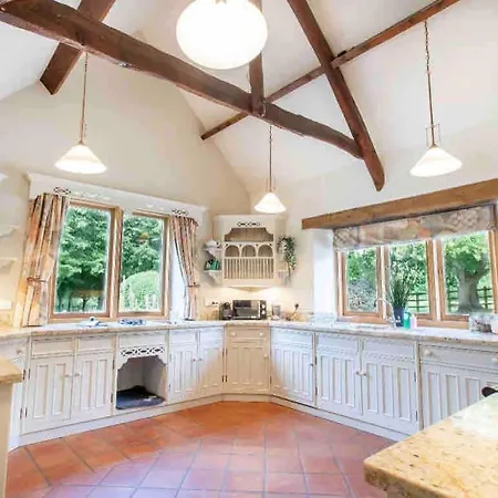 Будинок відпочинку Stunning Country Between & Bath *