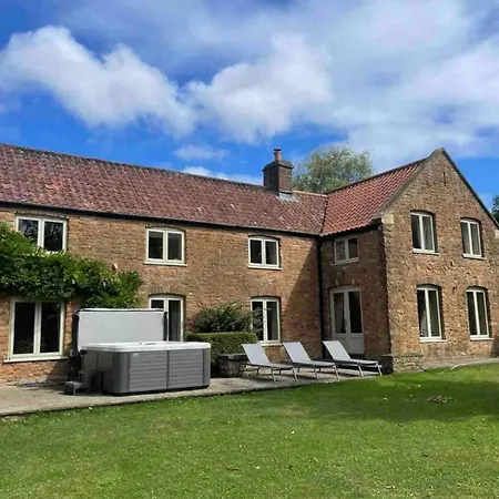 Будинок відпочинку Stunning Country Between & Bath