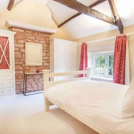 Будинок відпочинку Stunning Country Between & Bath *